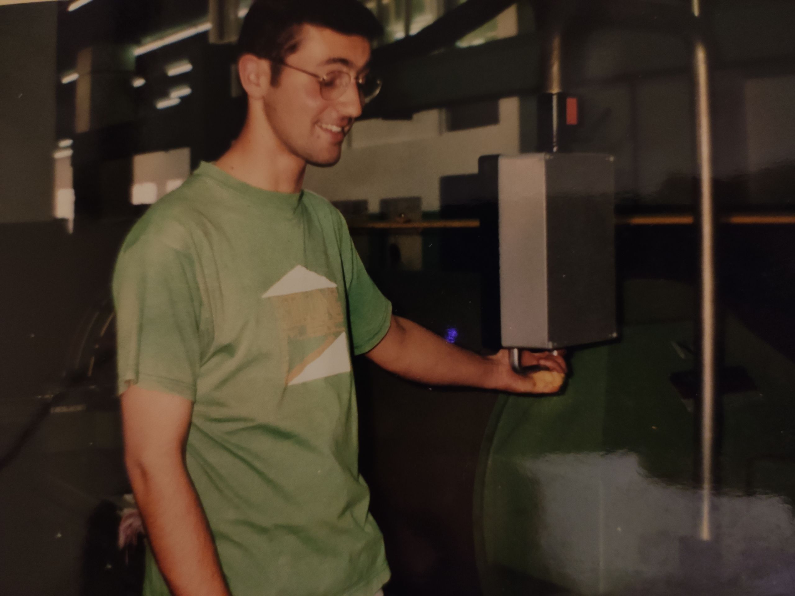 Paulo Silva no local de trabalho